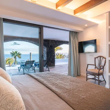 Arcos, Piscina Privada Climatizada Y Jacuzzi Con Maravillosas Vistas Al Islote De Lobos Playa Blanca