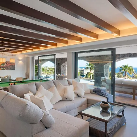 Arcos, Piscina Privada Climatizada Y Jacuzzi Con Maravillosas Vistas Al Islote De Lobos Playa Blanca