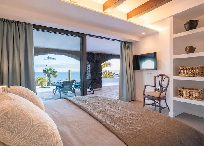 Arcos, Piscina Privada Climatizada Y Jacuzzi Con Maravillosas Vistas Al Islote De Lobos Playa Blanca (Lanzarote)